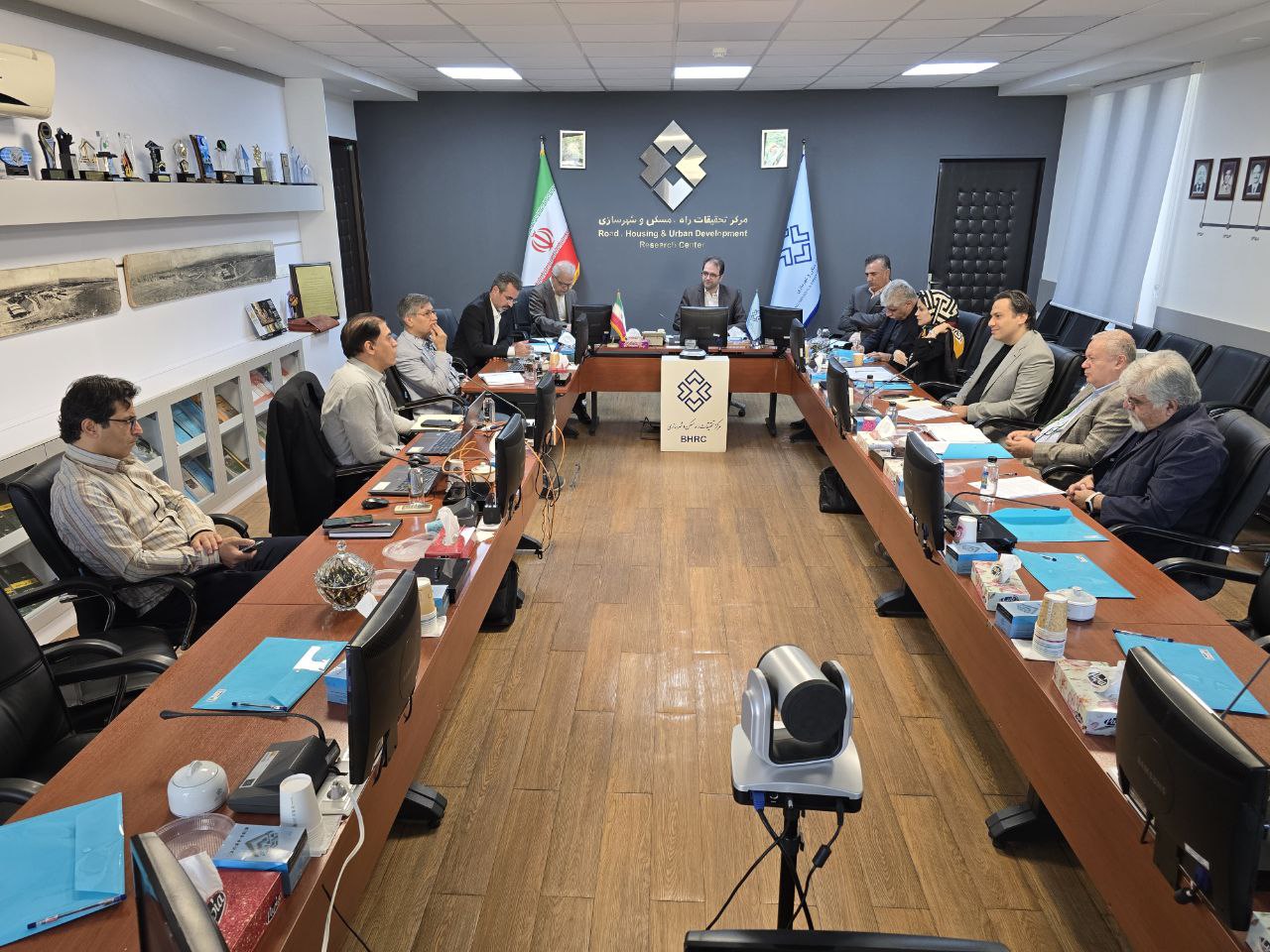 نخستین جلسه شورای سیاستگذاری برنامه «استودیو گفتمان» در مرکز تحقیقات راه، مسکن و شهرسازی برگزار شد